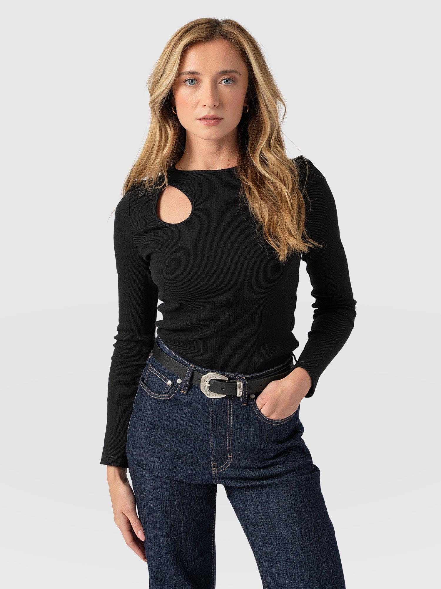 Axel Cut Out Long Sleeve Tee Black - Women's T-Shirts | Saint + Sofia® UK