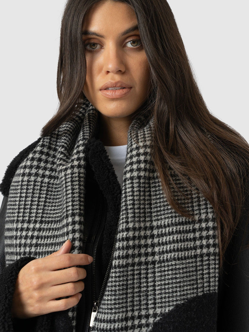 Blake Skull Scarf Black - Women's Scarves | Saint + Sofia® UK