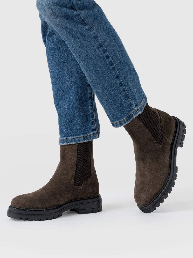 Carnaby Chelsea Boot - Chocolate Suede - Women's Shoes | Saint + Sofia® UK