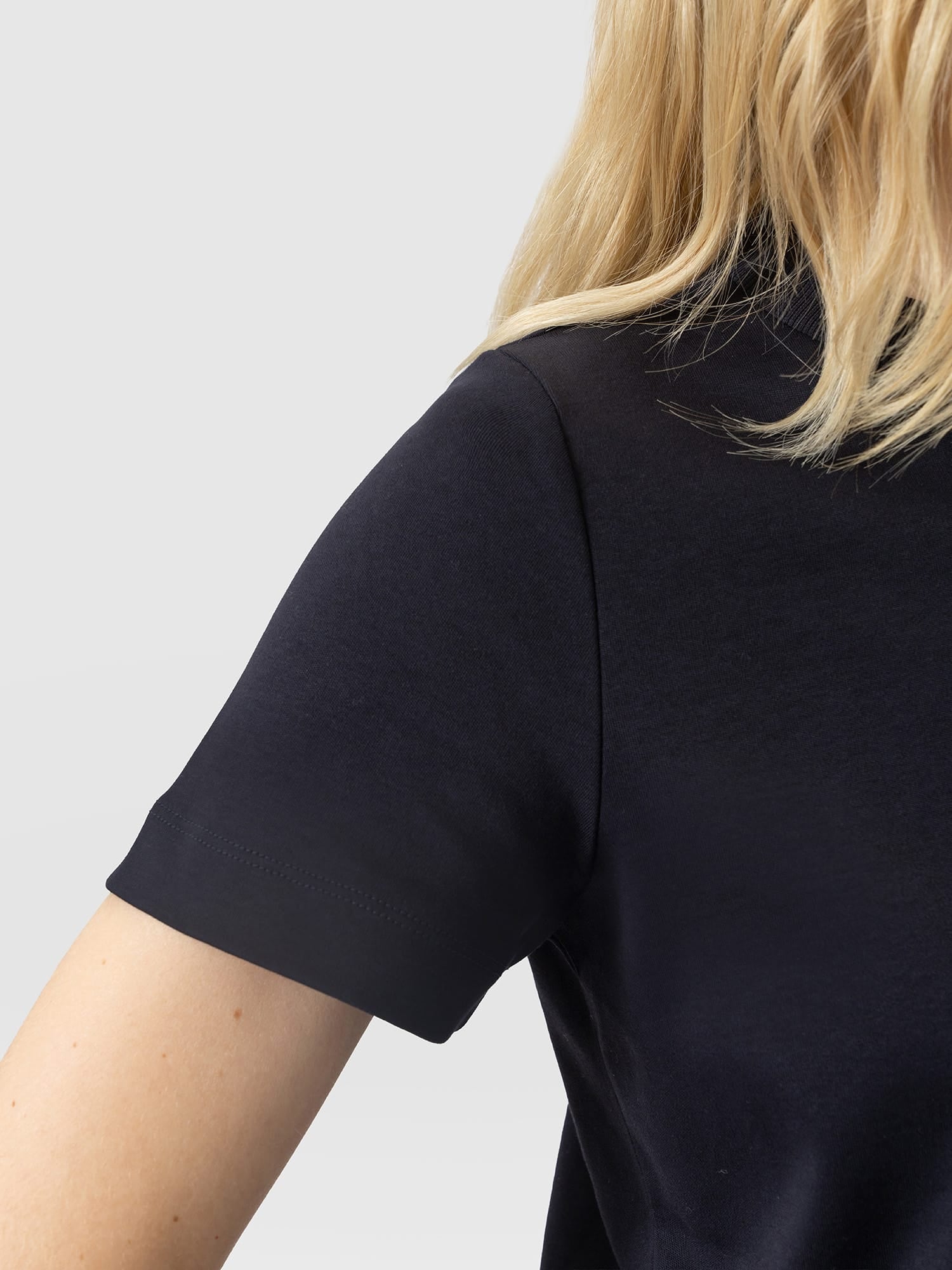 Chelsea Crew Neck Tee - Navy - Women's T-shirts | Saint and Sofia® UK