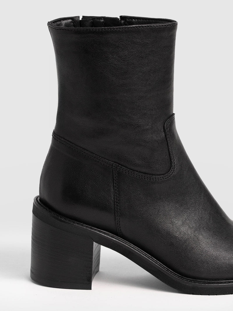 Dakota Ankle Boot - Black - Women's Shoes | Saint + Sofia® UK