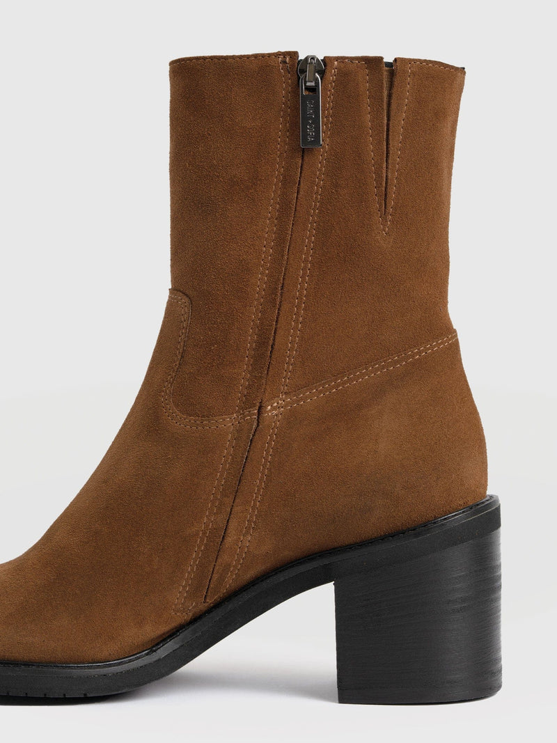 Dakota Ankle Boot - Camel Suede - Women's Shoes | Saint + Sofia® UK