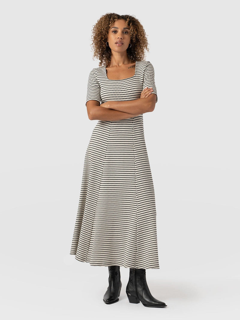 Darcey Short Sleeve Flared Dress Monochrome Jacquard - Women's Dresses | Saint + Sofia® UK