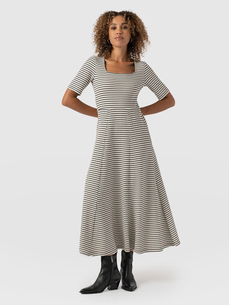 Darcey Short Sleeve Flared Dress Monochrome Jacquard - Women's Dresses | Saint + Sofia® UK