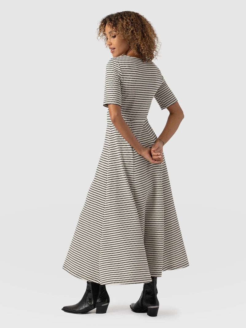 Darcey Short Sleeve Flared Dress Monochrome Jacquard - Women's Dresses | Saint + Sofia® UK