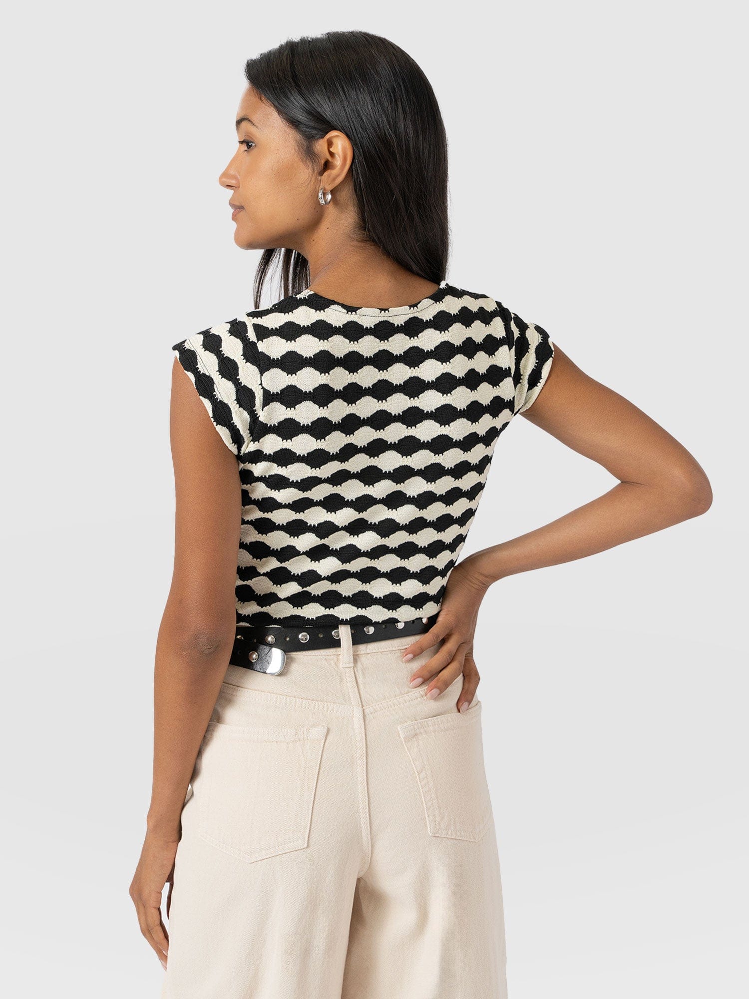Elise Scoop Neck Tee - Black/Cream - Women's T-Shirts | Saint + Sofia® UK
