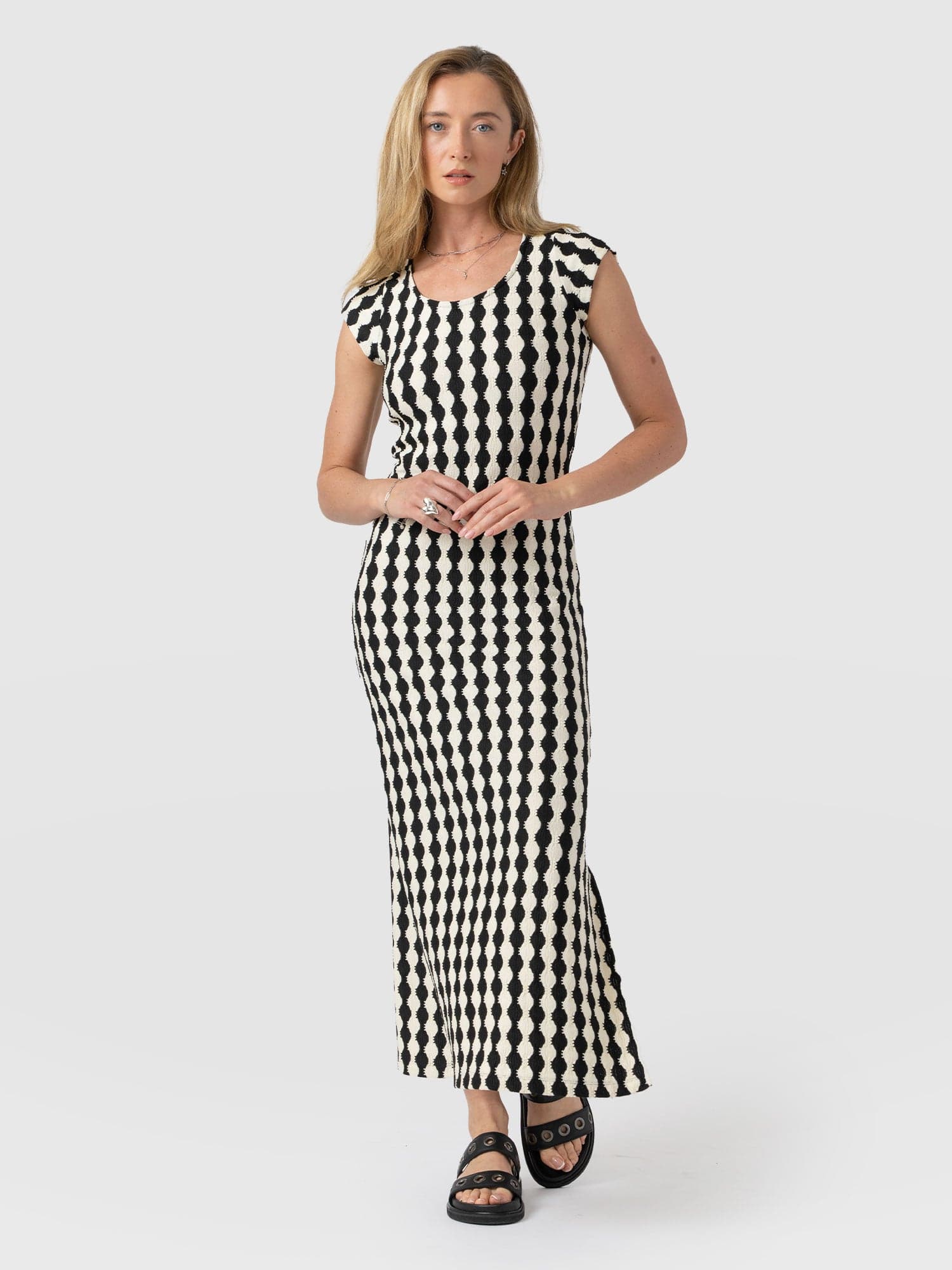 Elise Scoop Neck Midaxi Dress - Black/Cream - Women's Dresss | Saint + Sofia® UK