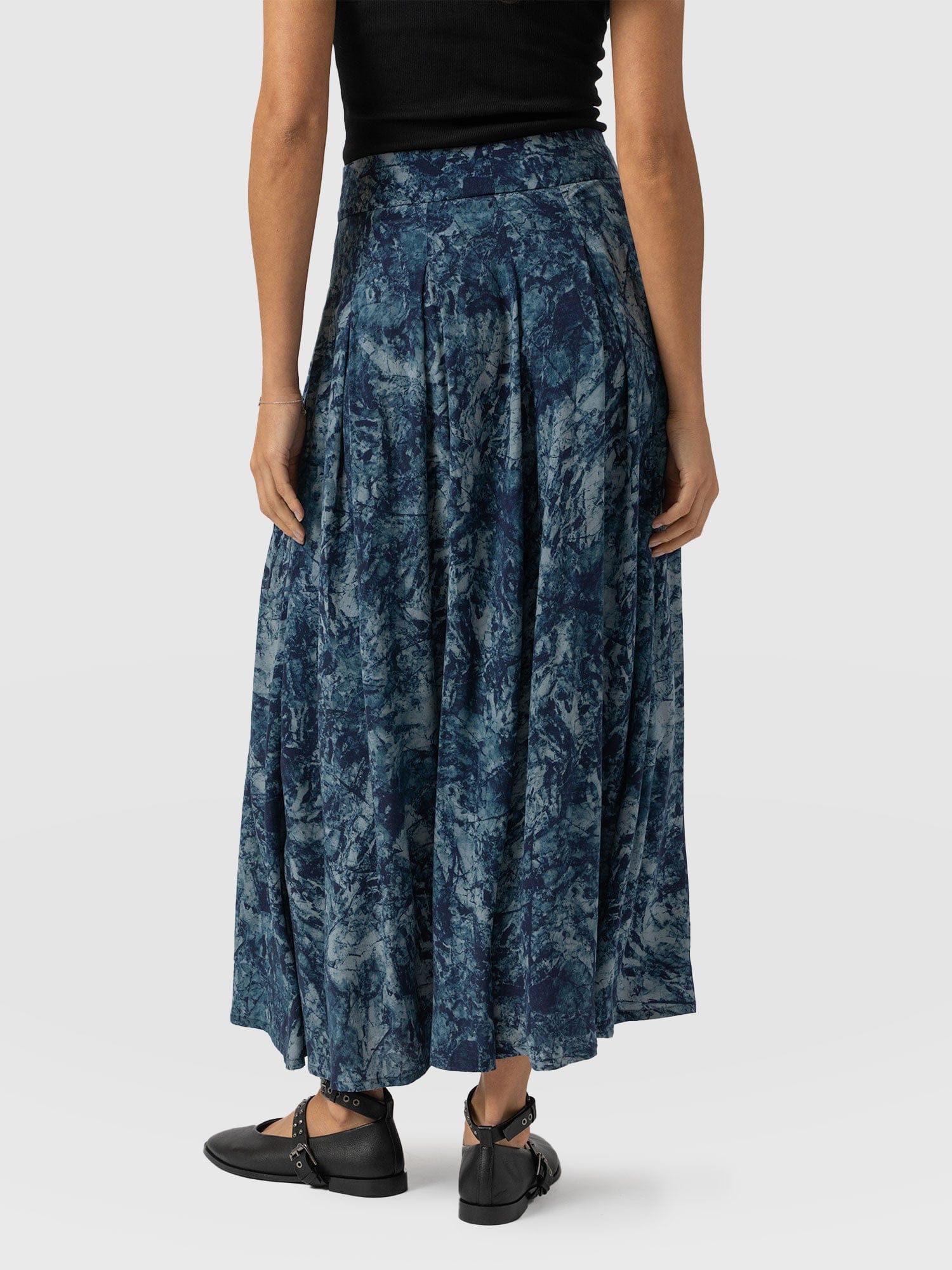 Eliza Pleated Skirt Blue Marble - Women's Skirts | Saint + Sofia® UK