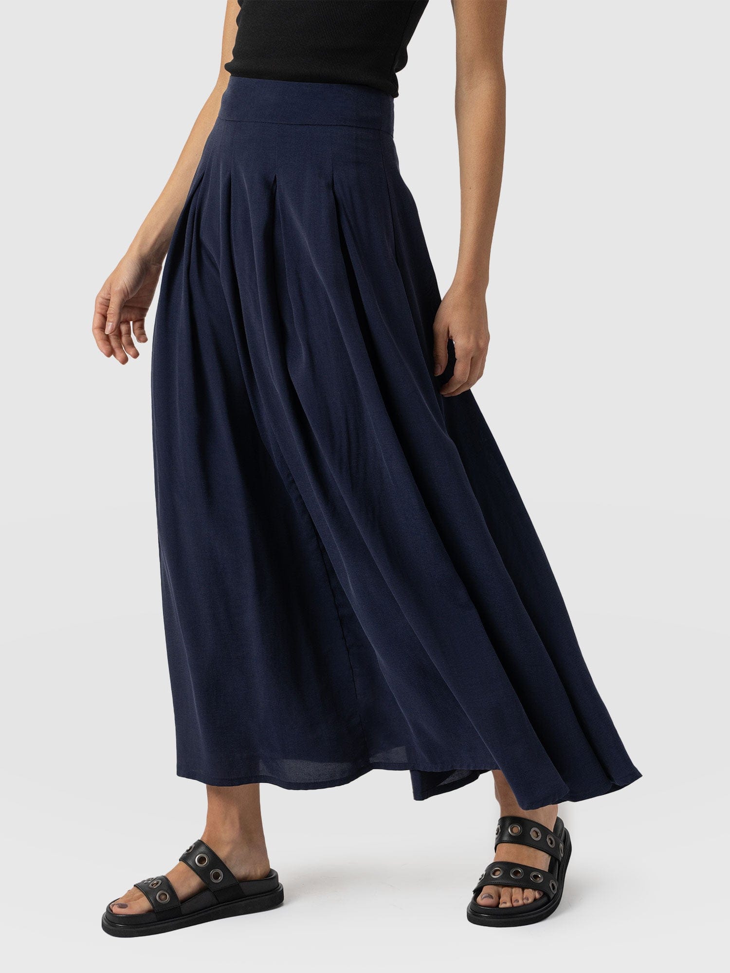 Eliza Pleated Skirt Navy - Women's Skirts | Saint + Sofia® UK