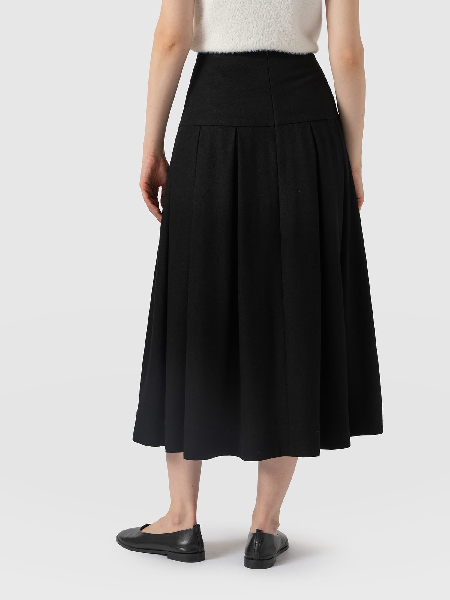 Everly Pleated Skirt - Black - Women's Skirts | Saint and Sofia® UK