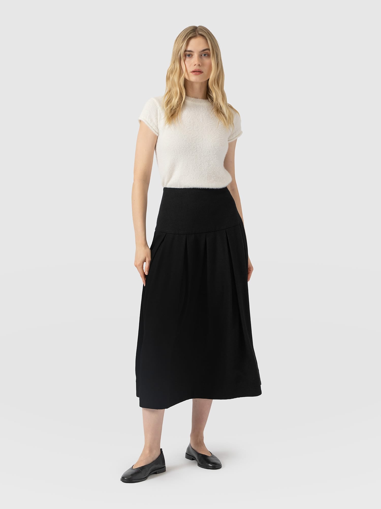 Everly Pleated Skirt - Black - Women's Skirts | Saint and Sofia® UK