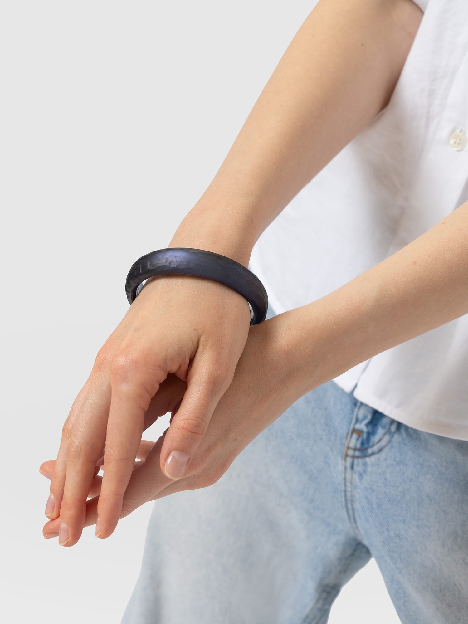 Hammered Bangle - Navy - Women's Jewellerys | Saint and Sofia® UK