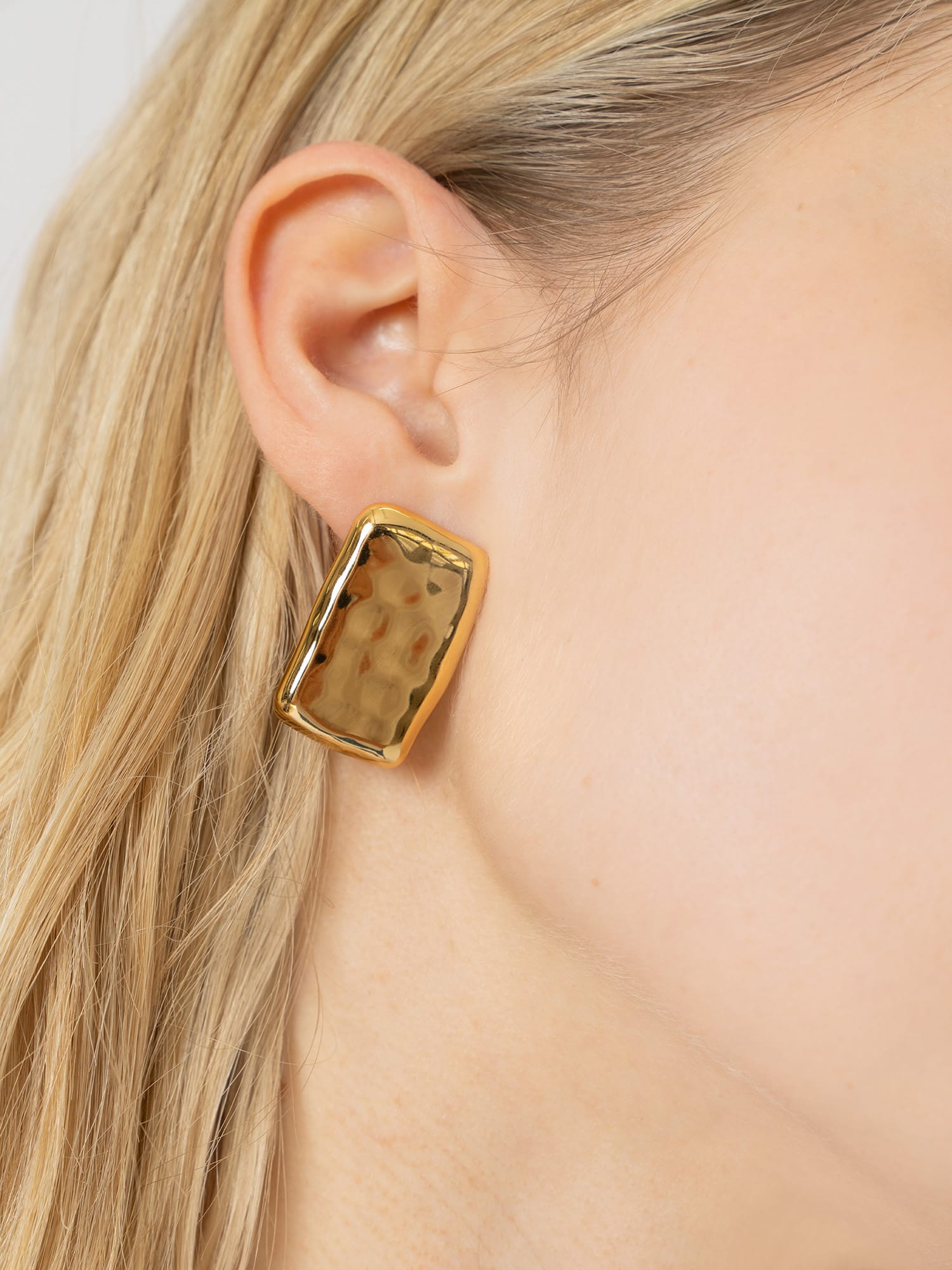 Hammered Rectangle Earrings - Gold - Women's Jewellerys | Saint and Sofia® UK