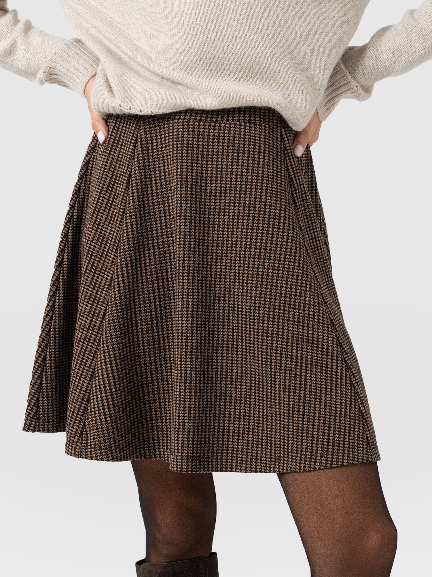 Macie Mini Skirt - Brown Mini Houndstooth - Women's Shorts | Saint + Sofia® UK