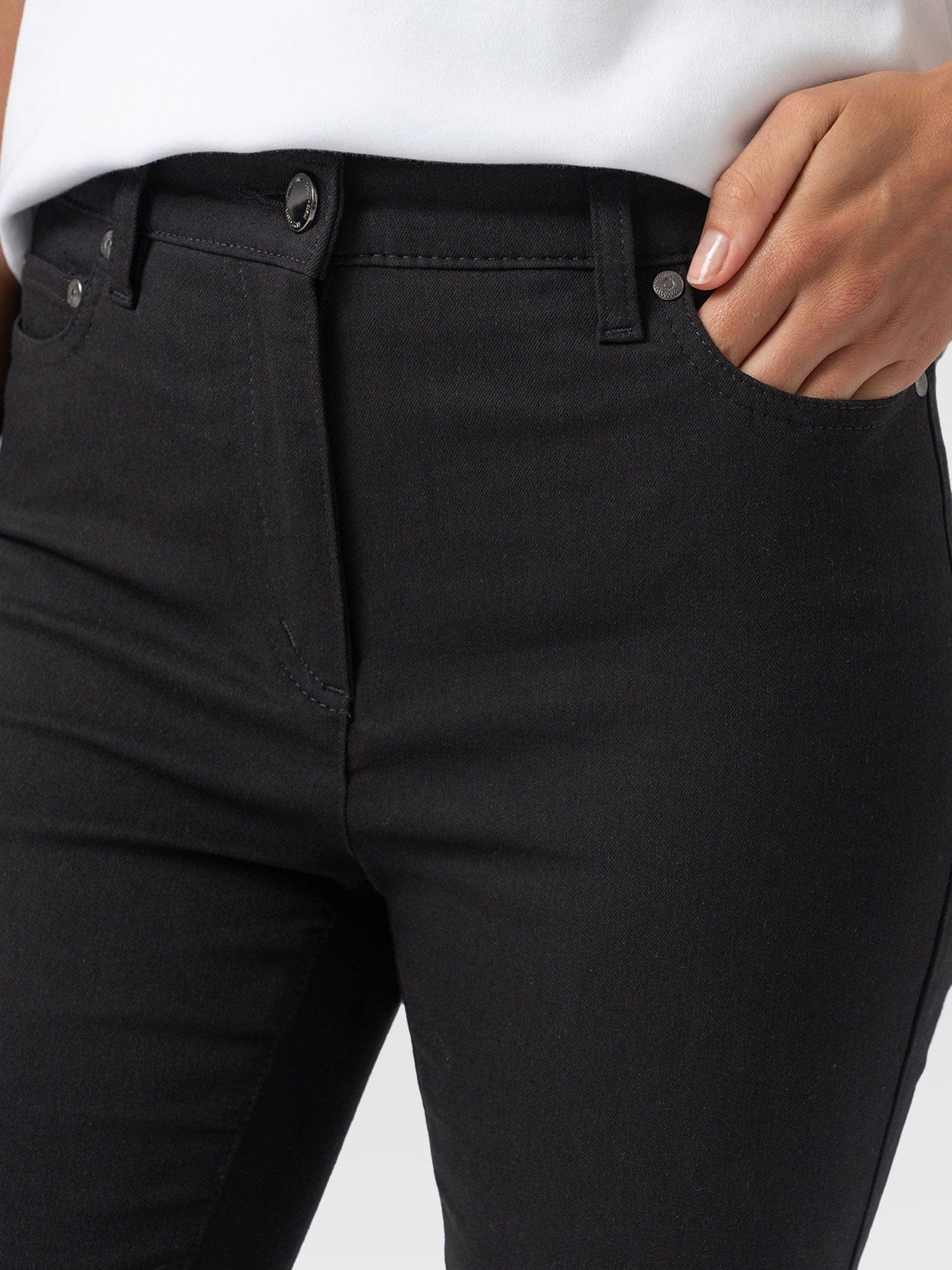 Maeva Skinny Pant Black - Women's Trousers | Saint + Sofia® UK
