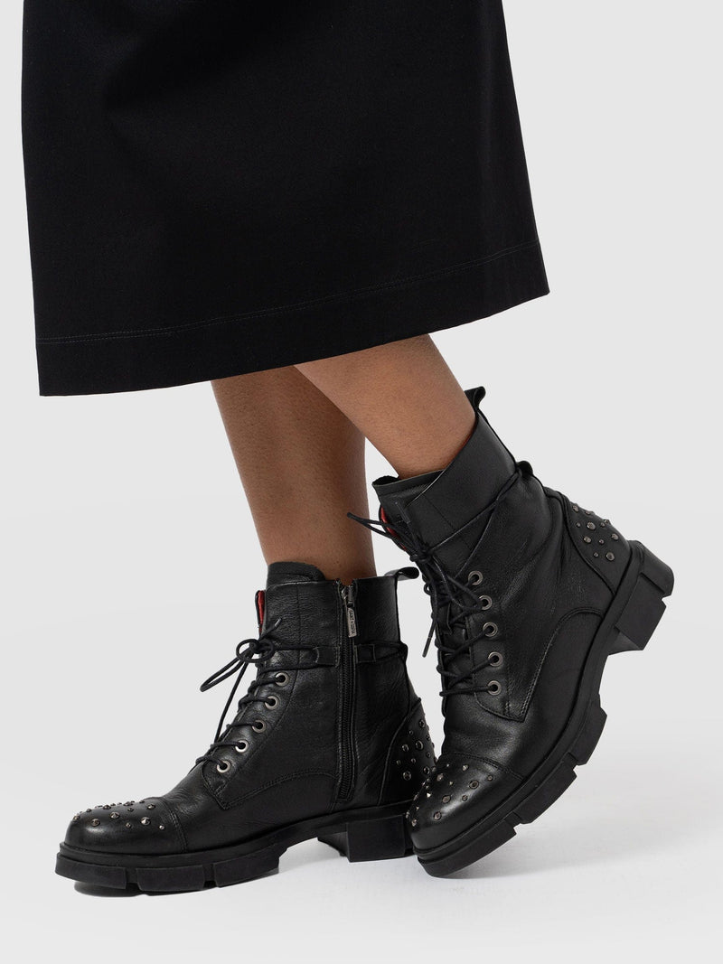 Noho Studded Boot Black - Women's Leather Boots | Saint + Sofia® UK