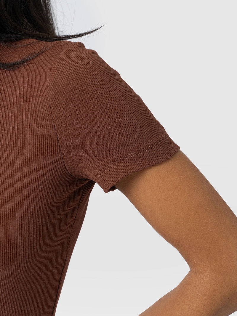 Ribbed Short Sleeve Tee - Russet Brown - Women's T-shirts | Saint + Sofia? UK