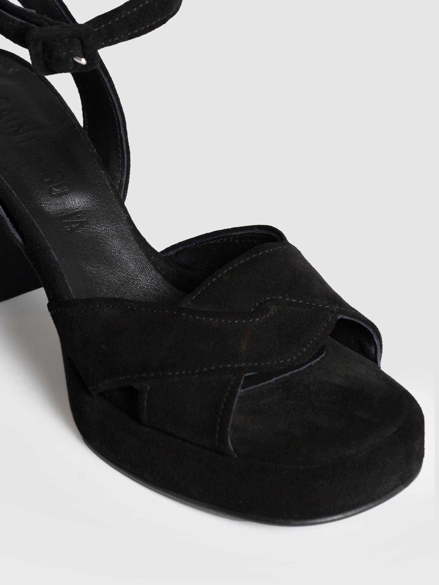 Roux Platform Heels - Black - Women's Shoes | Saint + Sofia® UK