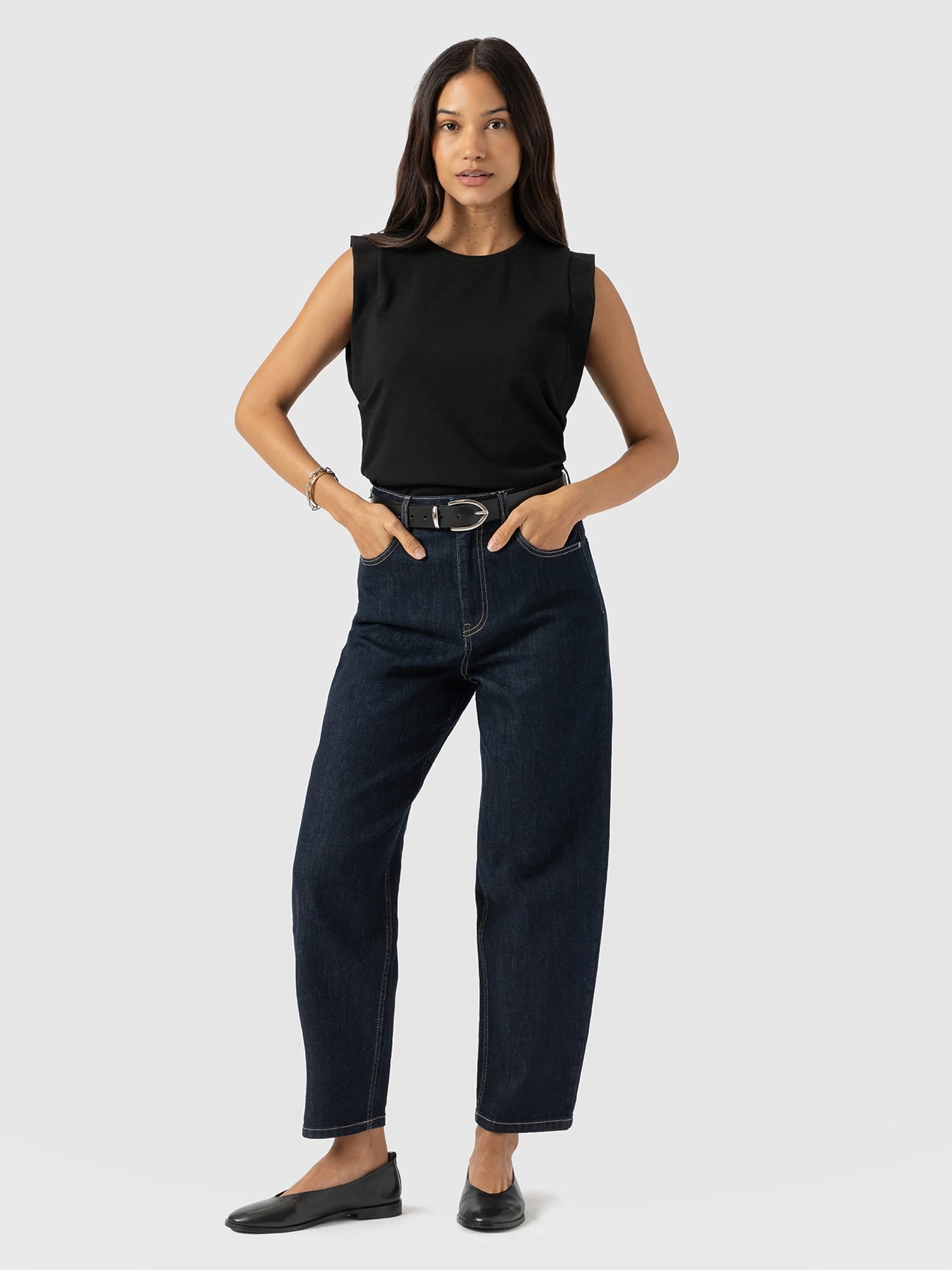 Rowan Tee - Black - Women's Jumpers | Saint + Sofia® UK