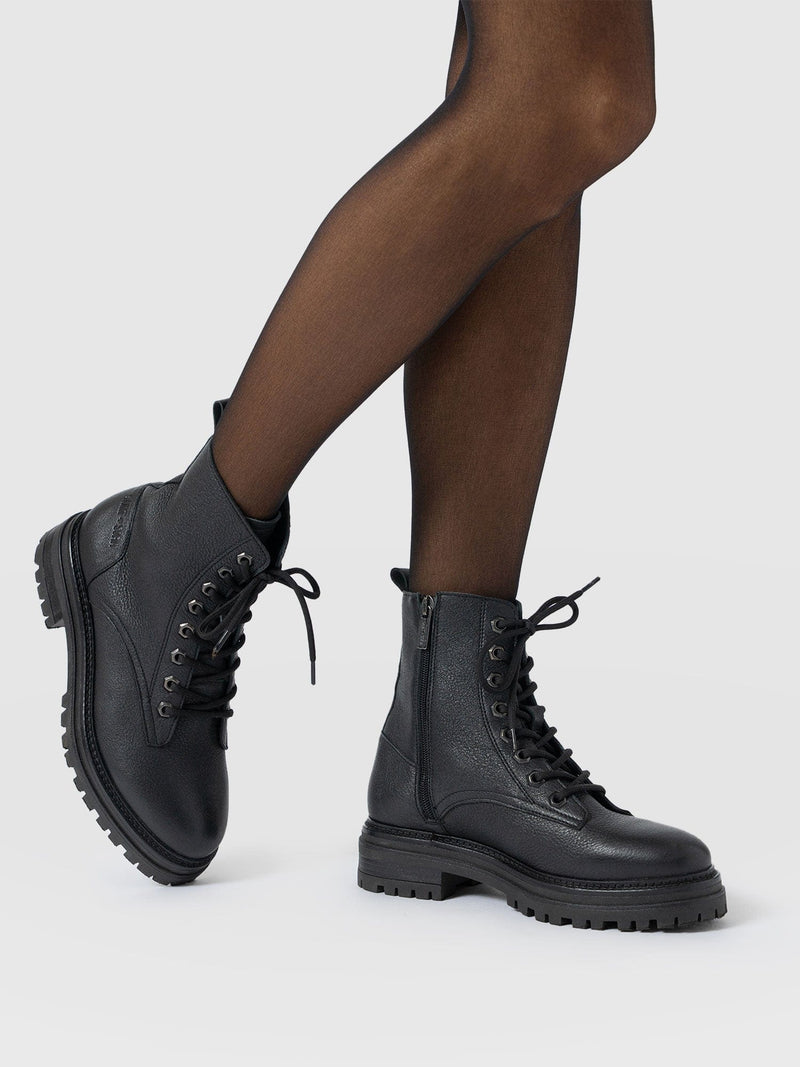 Roxie Boot - Black - Women's Shoes | Saint + Sofia® UK
