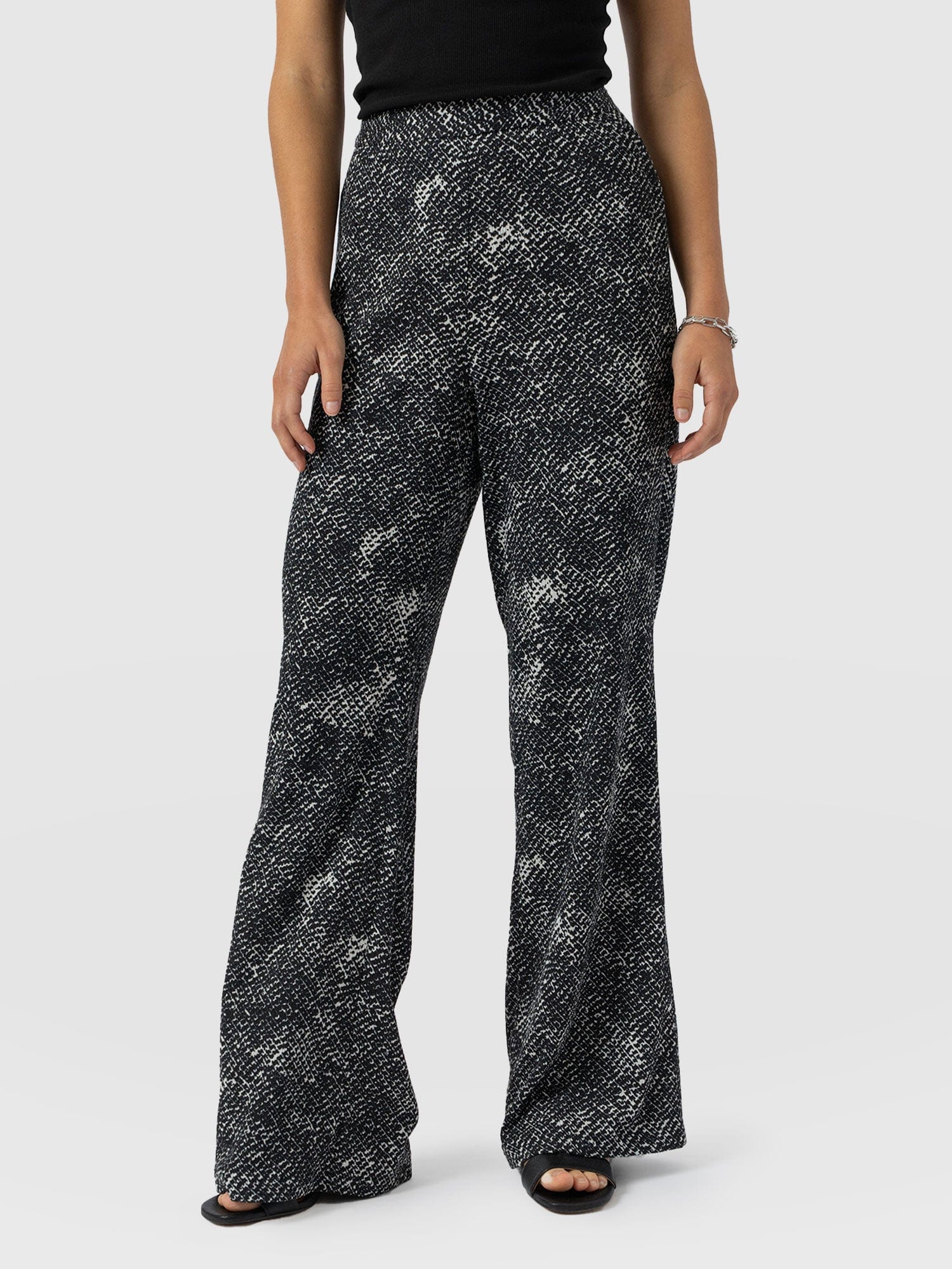 Sawyer Pant Monochrome Gothica - Women's Trousers | Saint and Sofia® UK