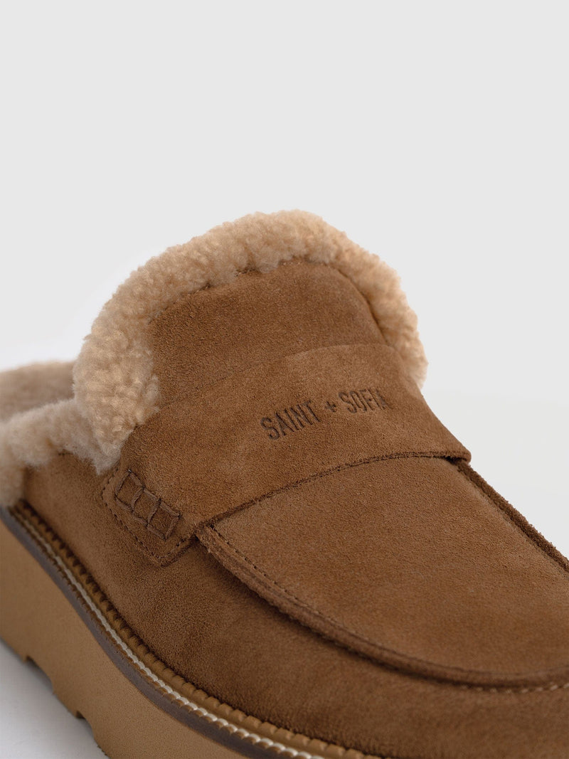 Sloane Shearling Clog - Camel - Women's Shoes | Saint + Sofia® UK