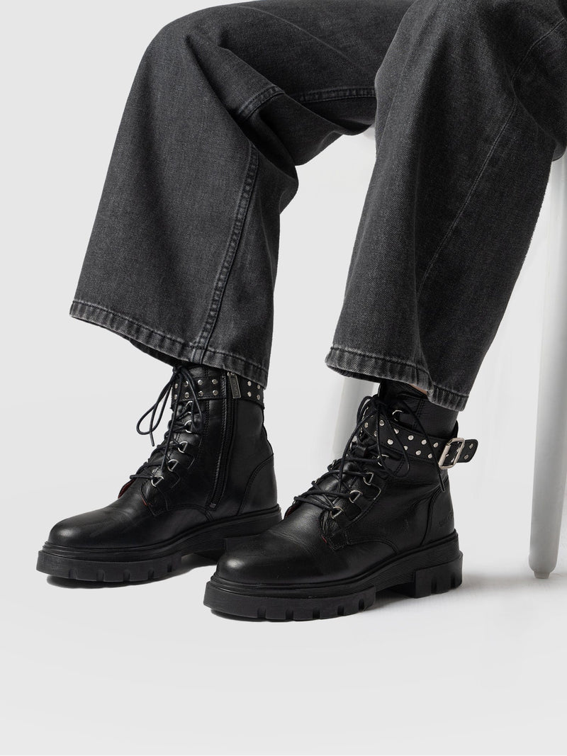 Southbank Studded Boot Black - Women's Leather Boots | Saint + Sofia® UK