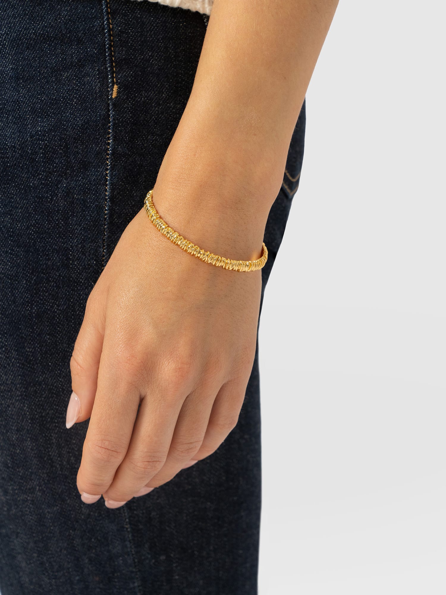 Swirl Bangle - Gold - Women's Jewellerys | Saint and Sofia® UK
