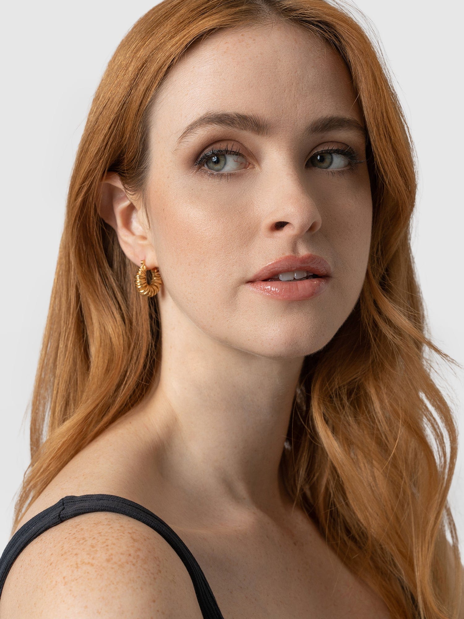 Swirl Hoop Earrings Gold - Women's Jewellery | Saint + Sofia® UK