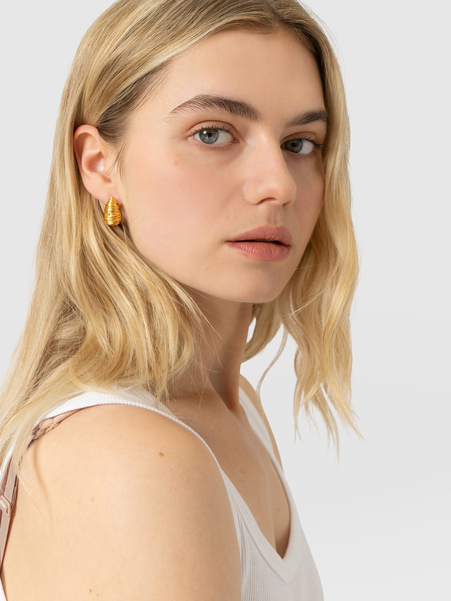 Teardrop Swirl Earrings - Gold - Women's Jewellerys | Saint and Sofia® UK