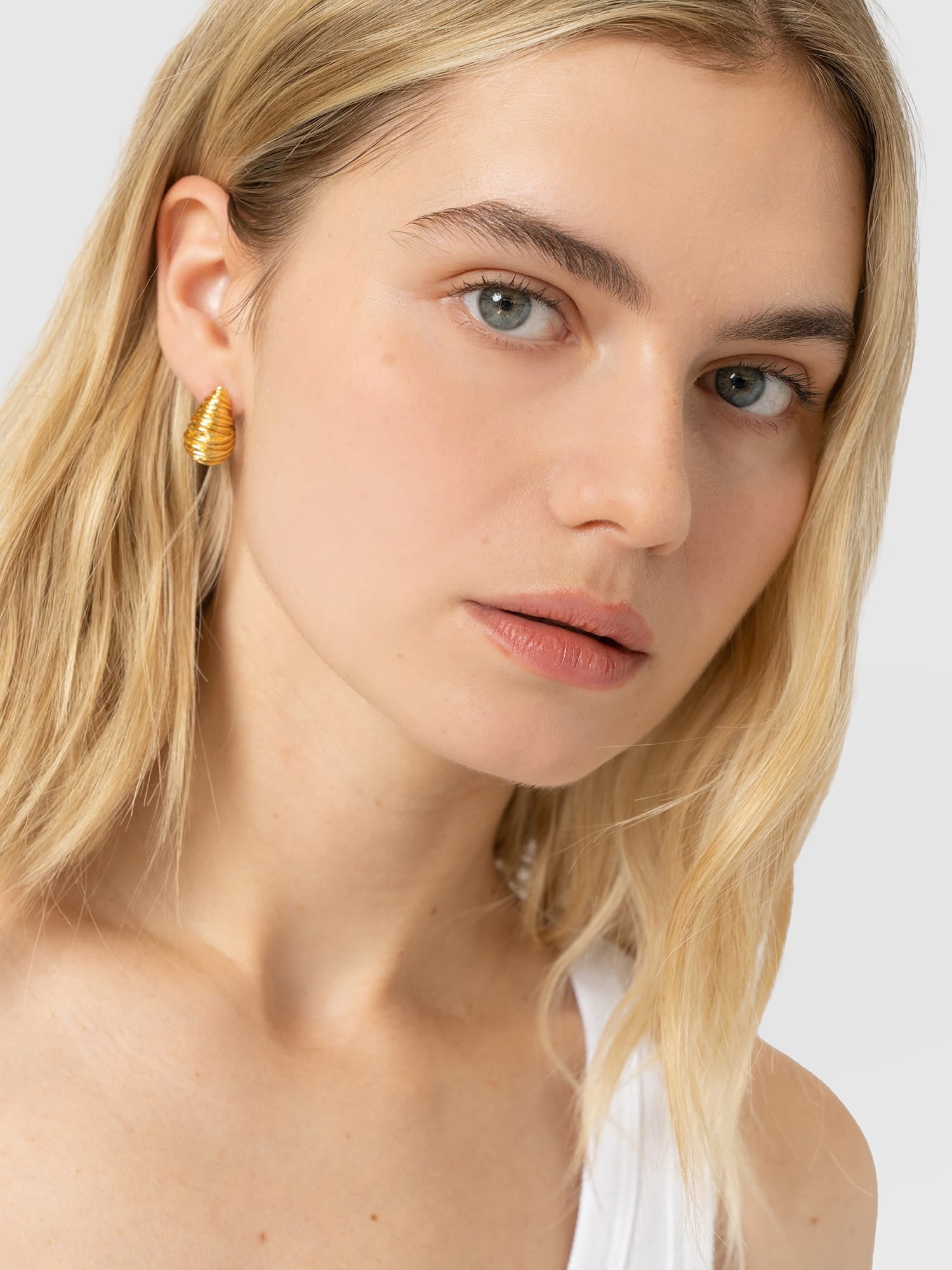 Teardrop Swirl Earrings - Gold - Women's Jewellerys | Saint and Sofia® UK