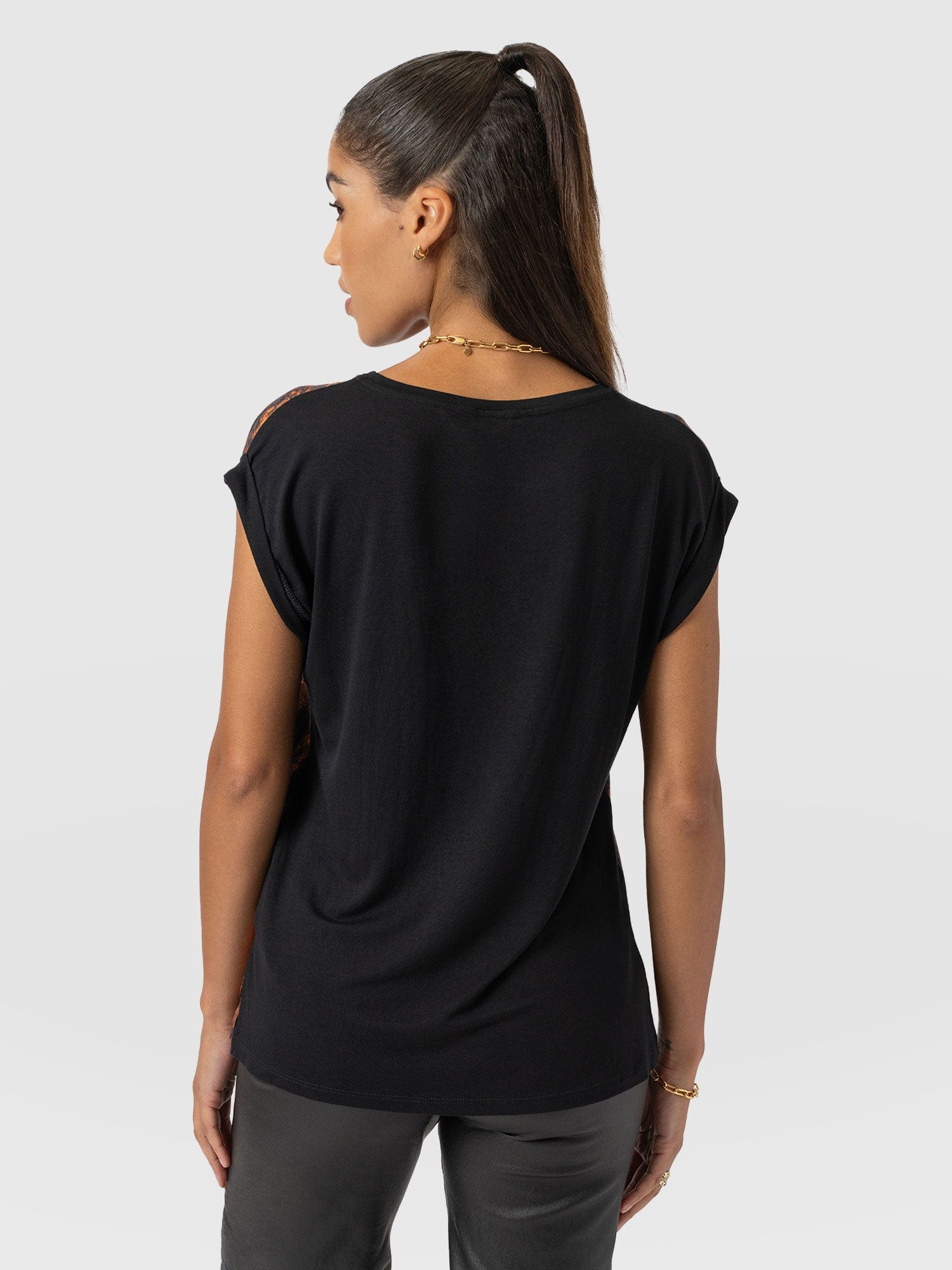 Turn Up Contrast Tee - Brown Marble - Women's T-shirts | Saint + Sofia® UK