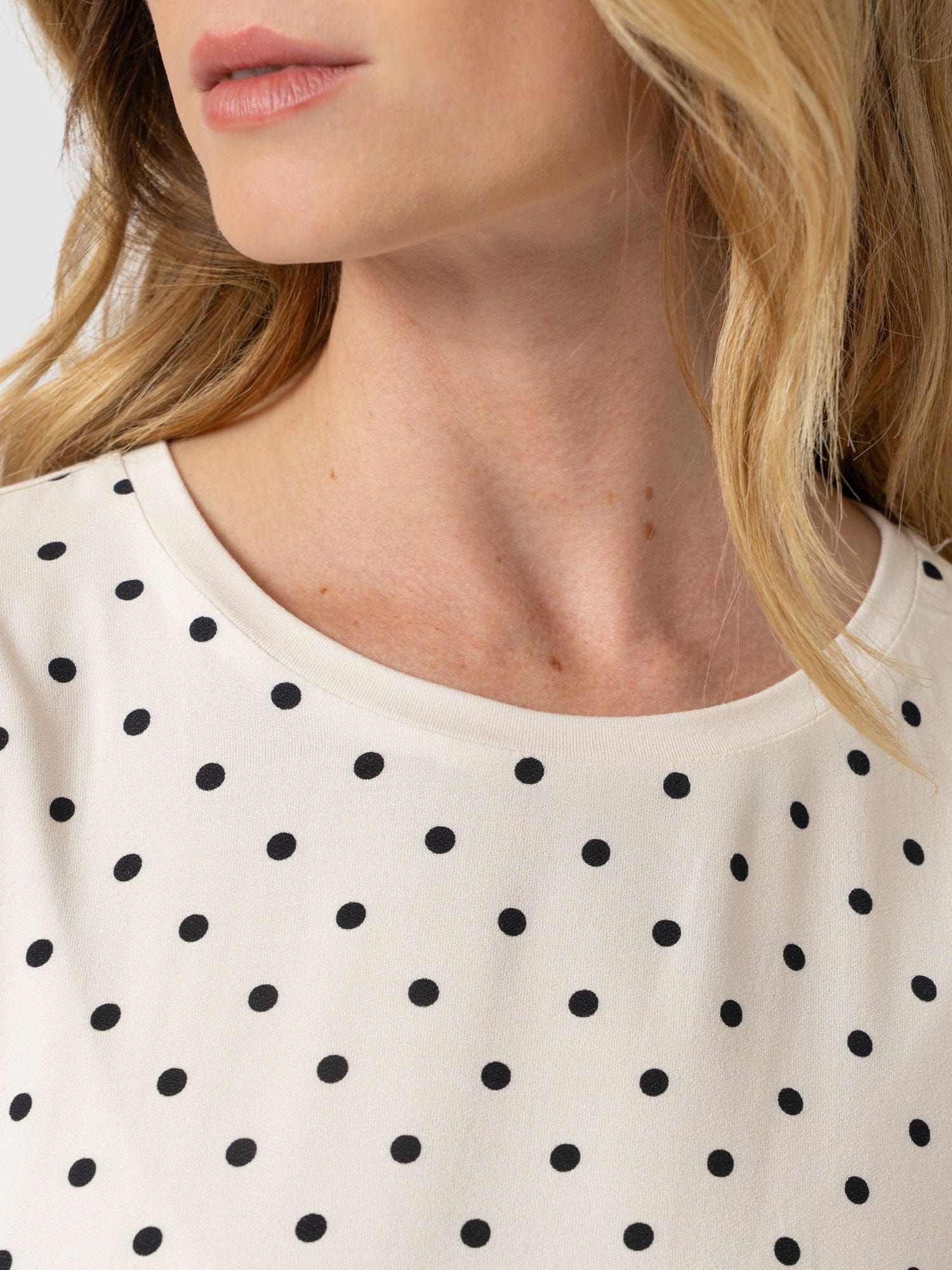 Turn Up Contrast Tee - Cream Polka Dot - Women's T-shirts | Saint + Sofia® UK