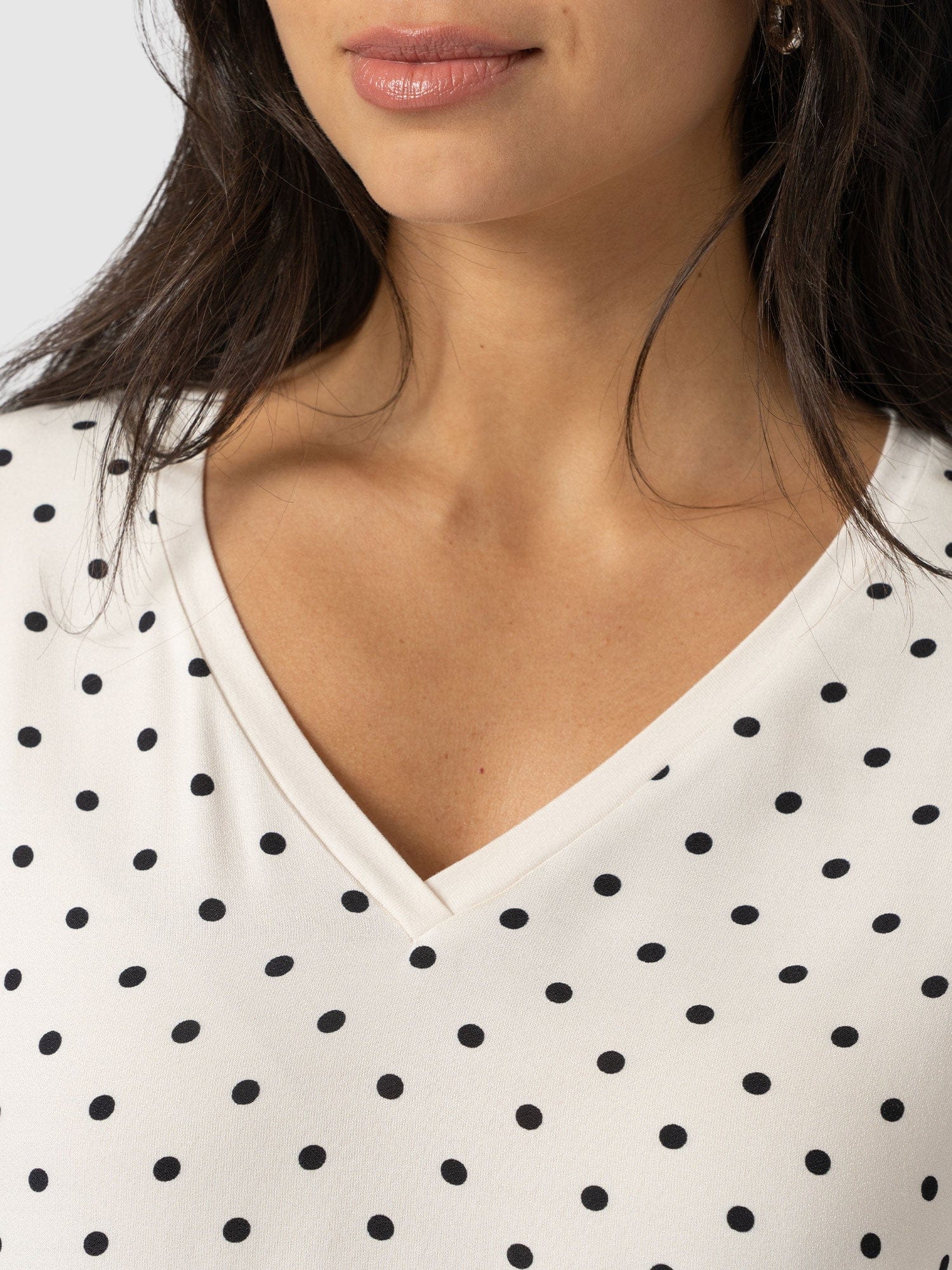 Turn Up Contrast V Neck Tee - Cream Polka Dot - Women's T-shirts | Saint + Sofia® UK
