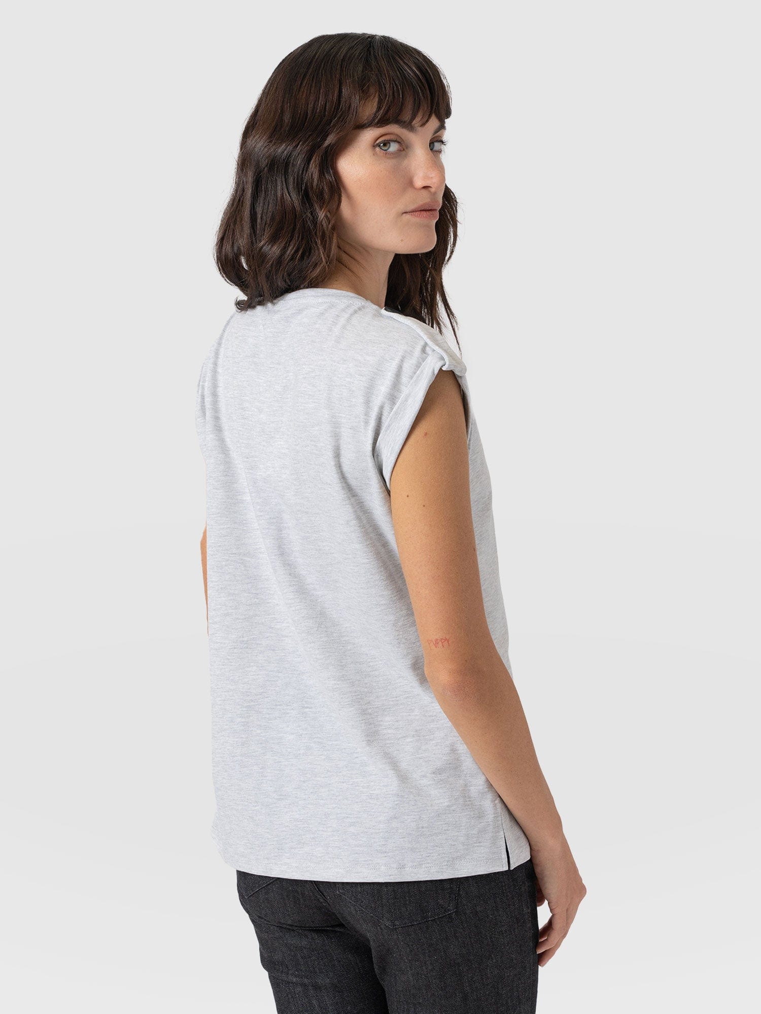 Turn-Up Tee Grey Rock - Women's T-Shirts | Saint + Sofia® UK