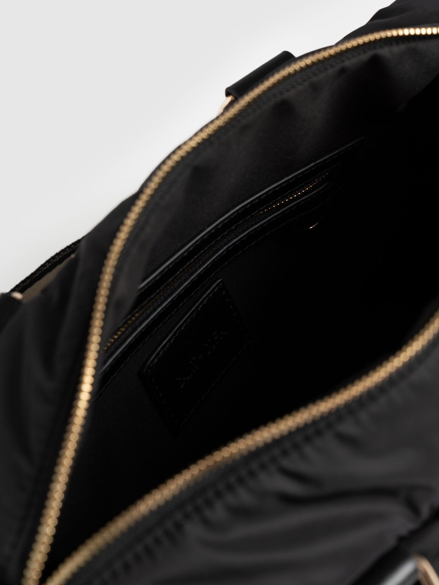 Woven Duffle Bag Black/Grey - Women's Bags | Saint + Sofia® UK
