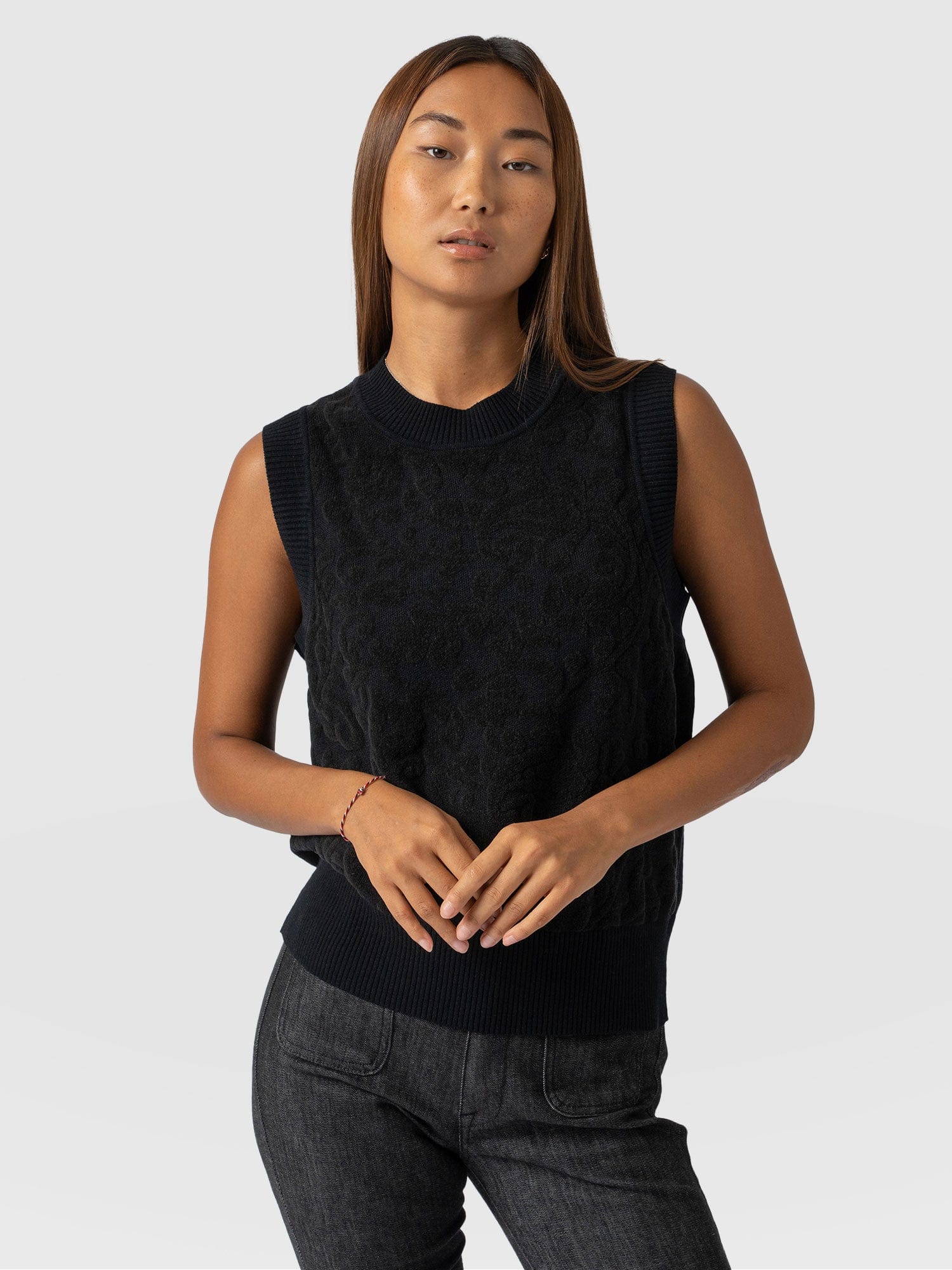 Wren Sleeveless Knit Black - Women's Vests | Saint + Sofia® UK