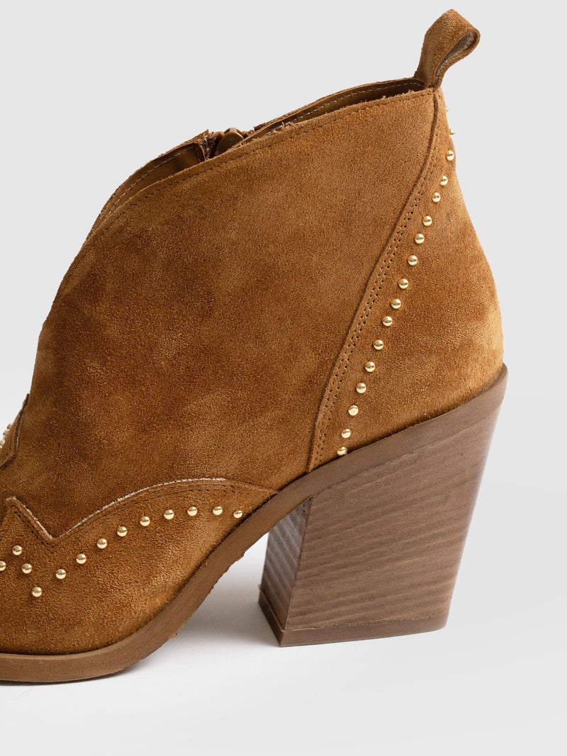 Dallas Studded Ankle Boot Tan - Women's Leather Boots | Saint + Sofia® UK