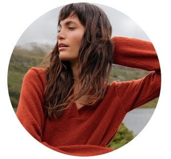 Sophia Lace Tee Black - Women's Tops | Saint + Sofia® UK