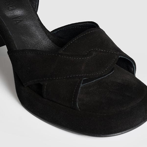 Crossover Strap Detail