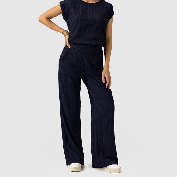 High - Waisted Fit