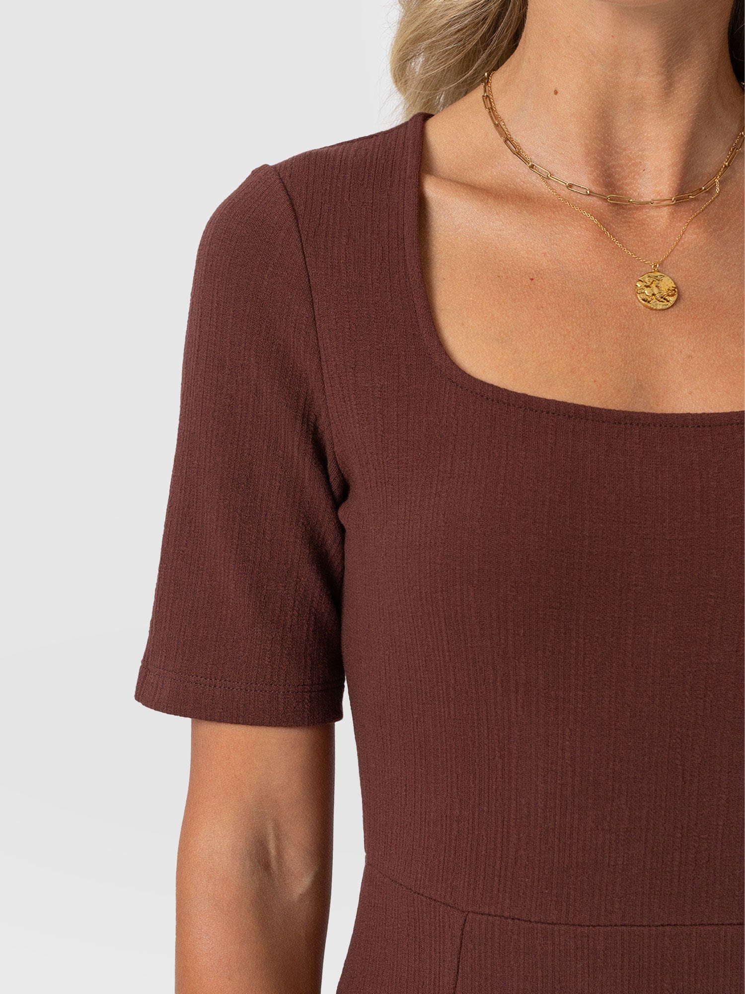 Akia Short Sleeve Dress - Maroon Textured