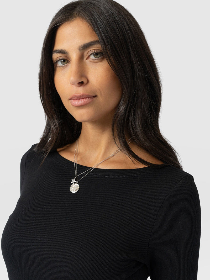 Austen Boat Neck Long Sleeve Tee - Black - Women's T-shirts | Saint + Sofia® UK