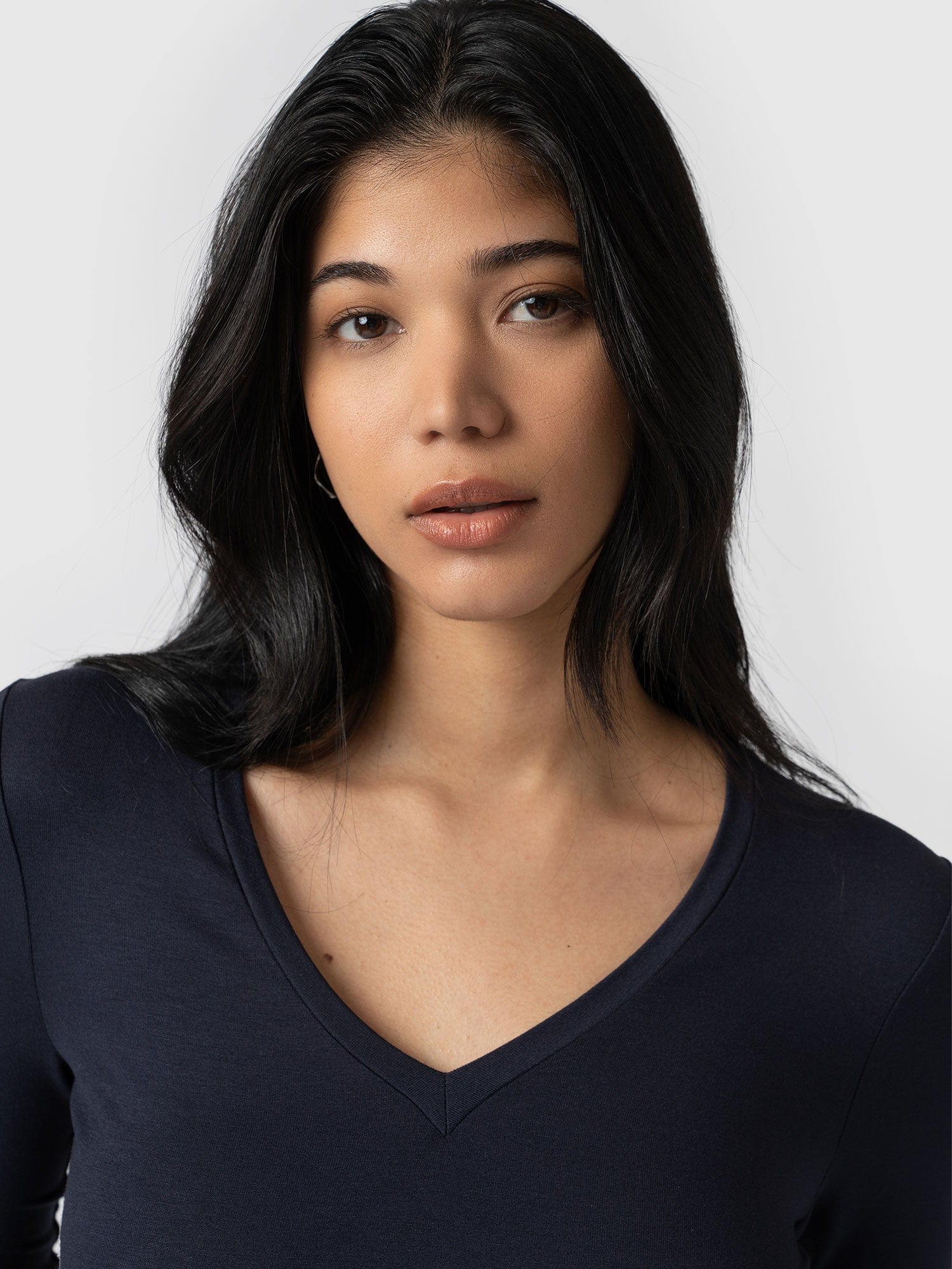 Austen V Neck Tee Navy - Women's T-Shirts | Saint and Sofia® UK