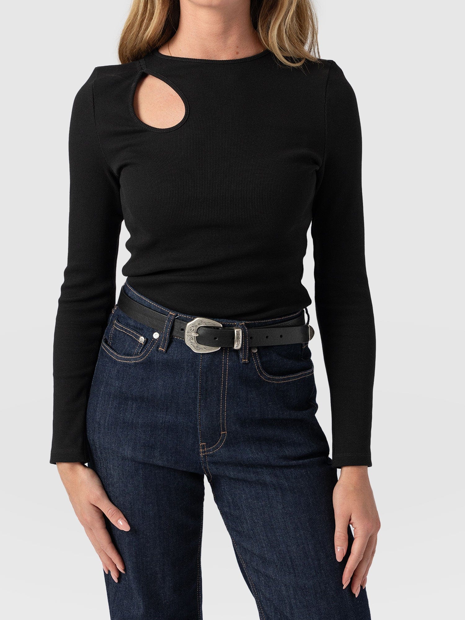Axel Cut Out Long Sleeve Tee Black - Women's T-Shirts | Saint + Sofia® UK