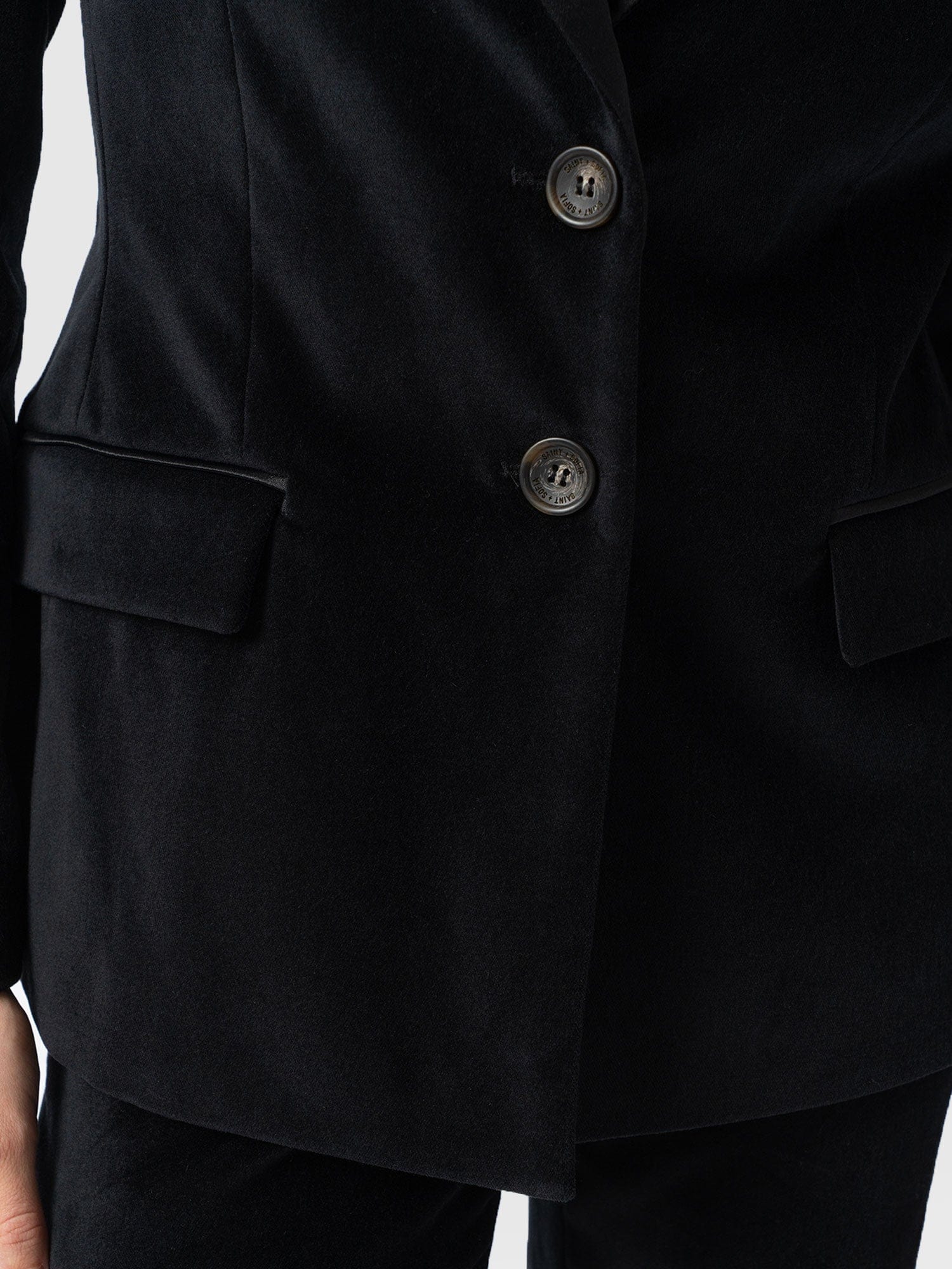Axel Single Breasted Blazer - Black Velvet - Women's Jackets | Saint + Sofia® UK