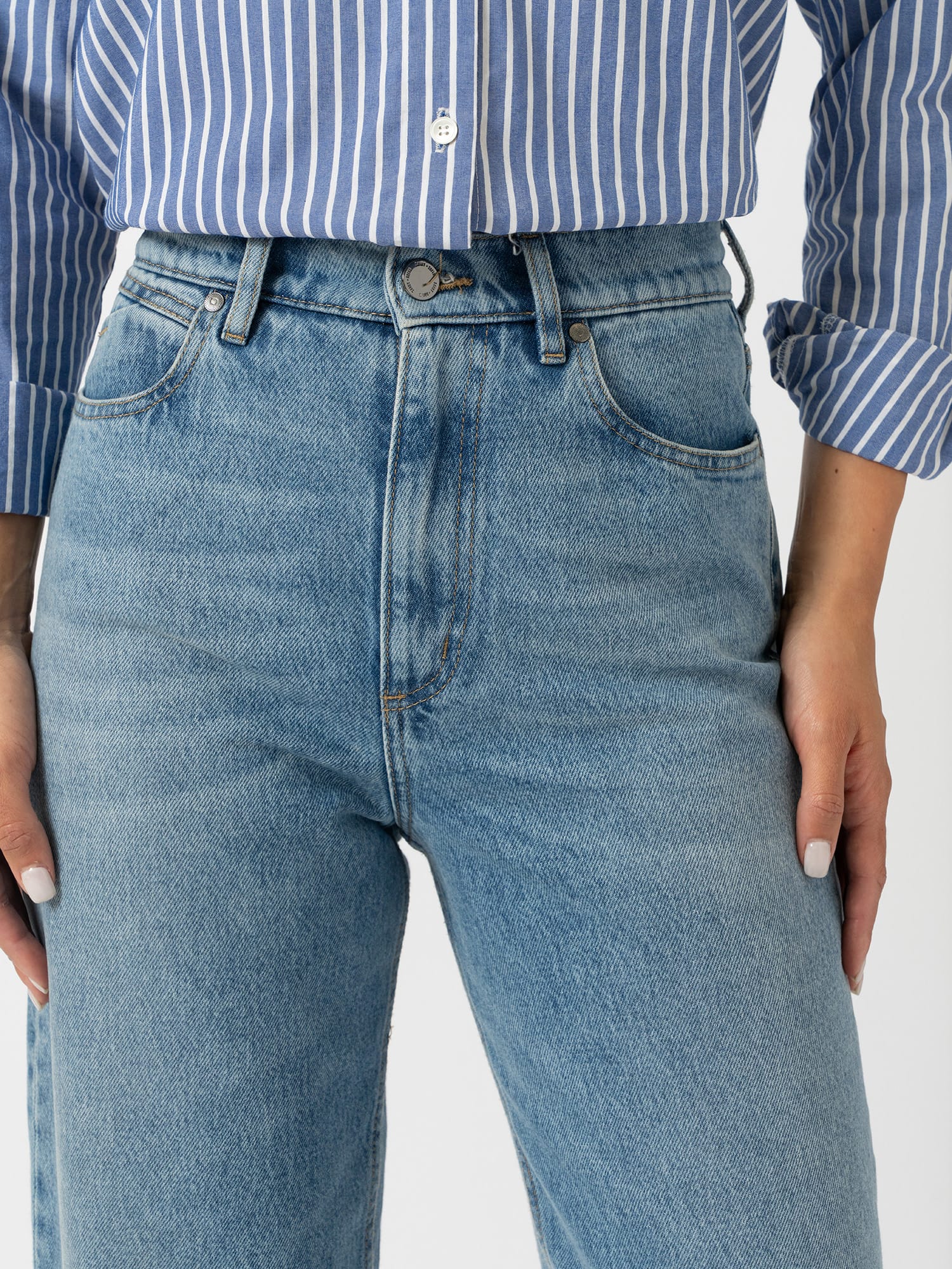 Barrel Leg Jean - Light Blue - Women's Denims | Saint and Sofia® UK