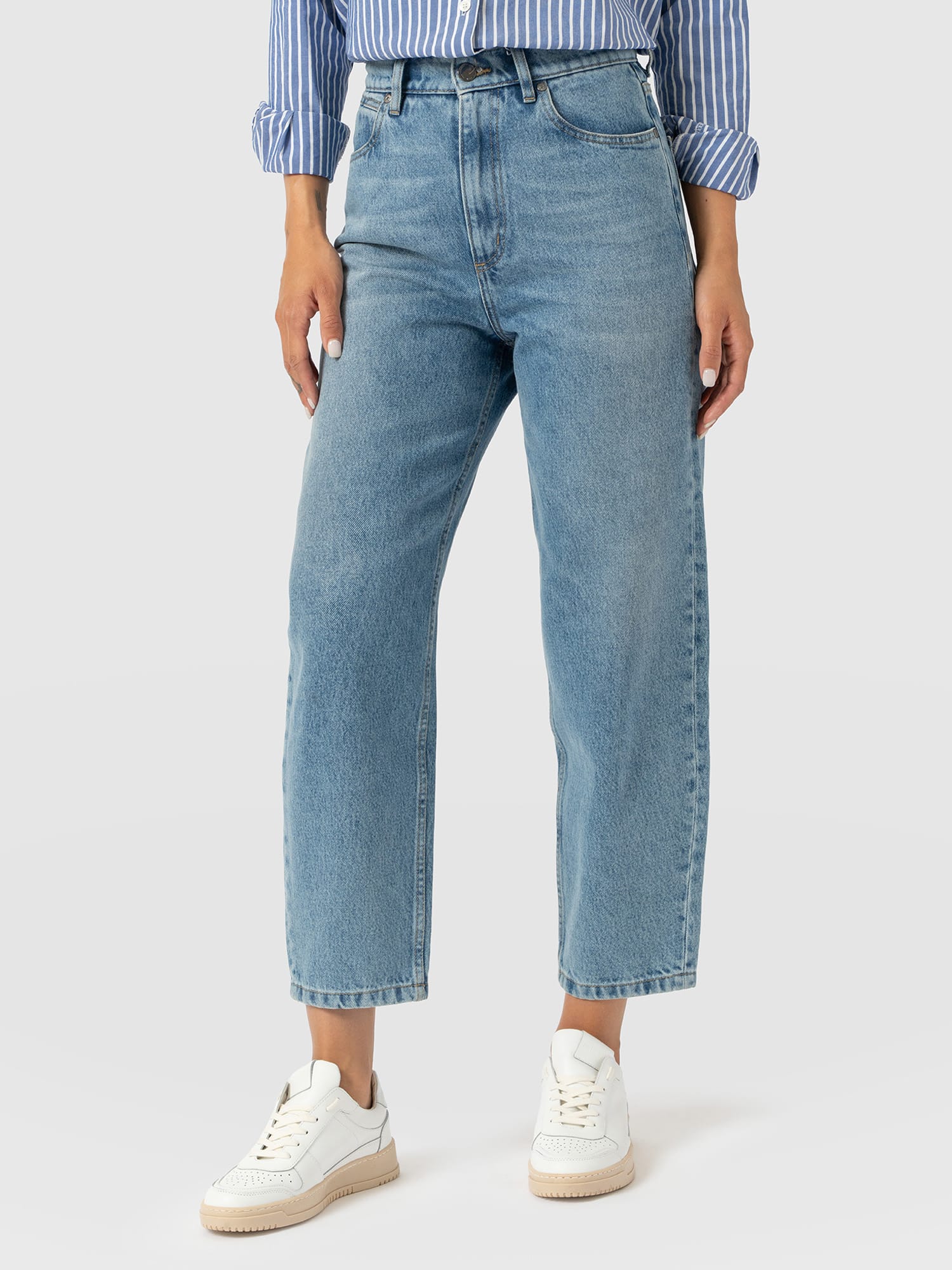 Barrel Leg Jean - Light Blue - Women's Denims | Saint and Sofia® UK