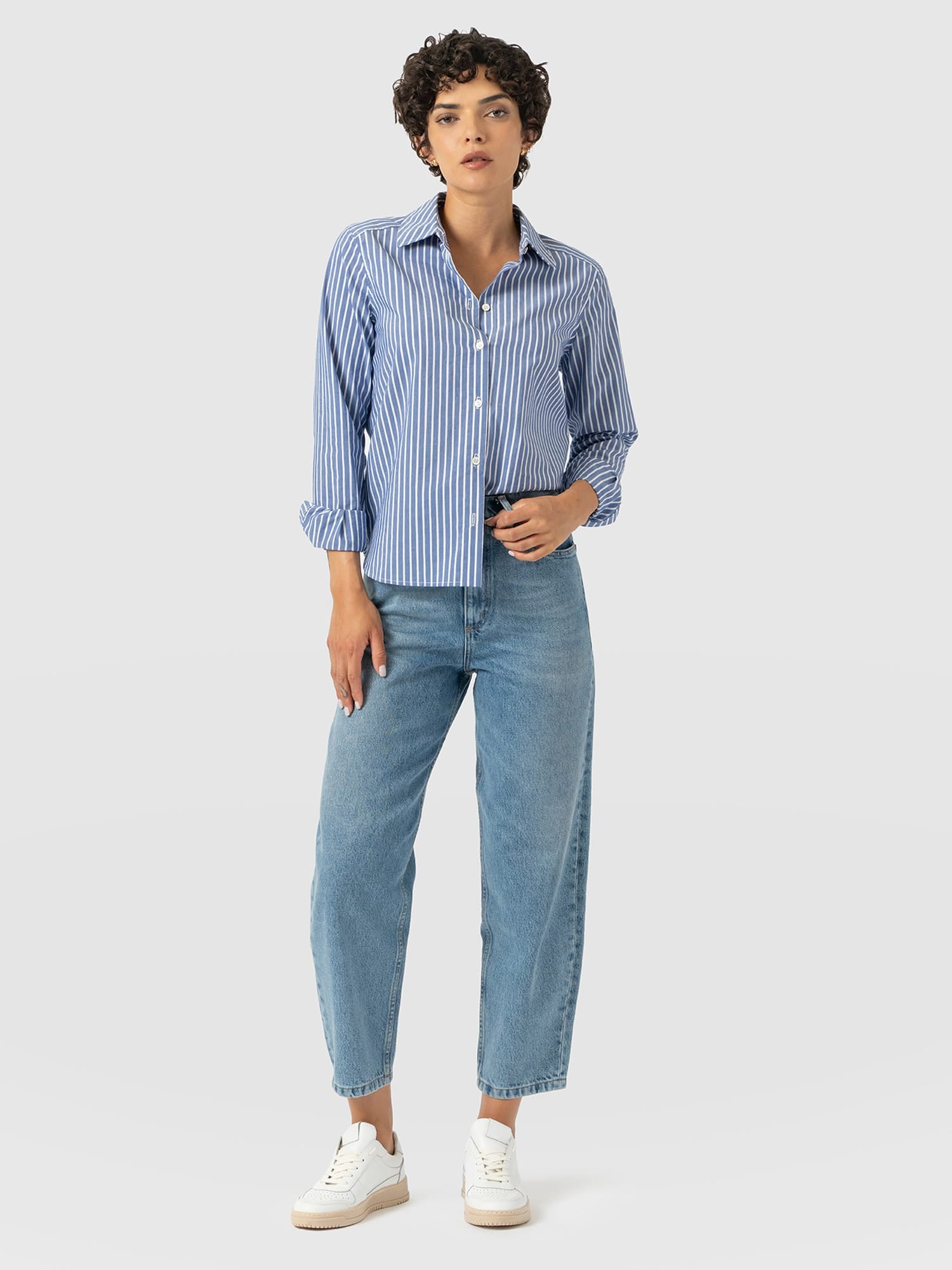 Barrel Leg Jean - Light Blue - Women's Denims | Saint and Sofia® UK