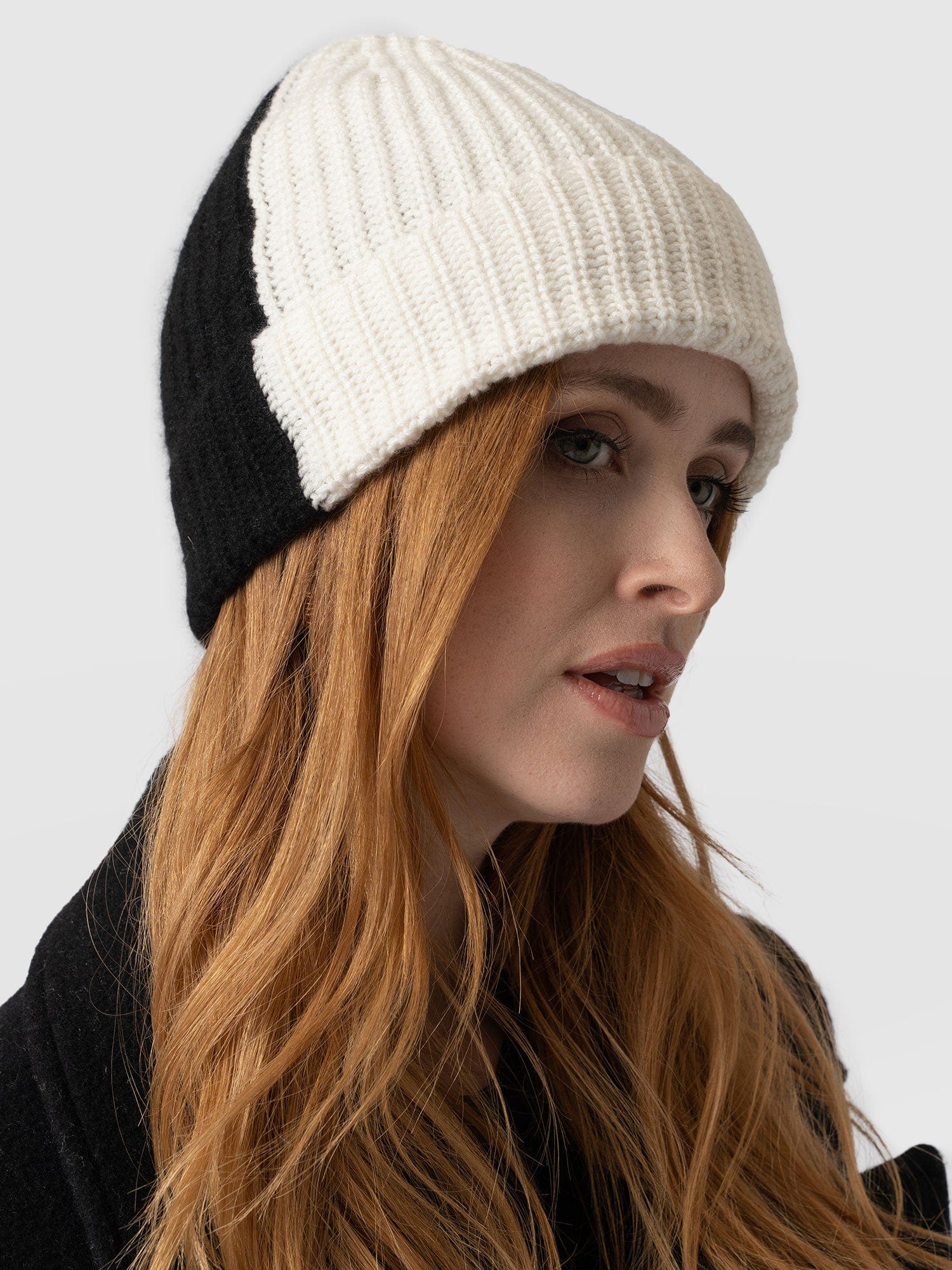Cashmere Beanie Cream/Black - Women's Hats | Saint + Sofia® UK